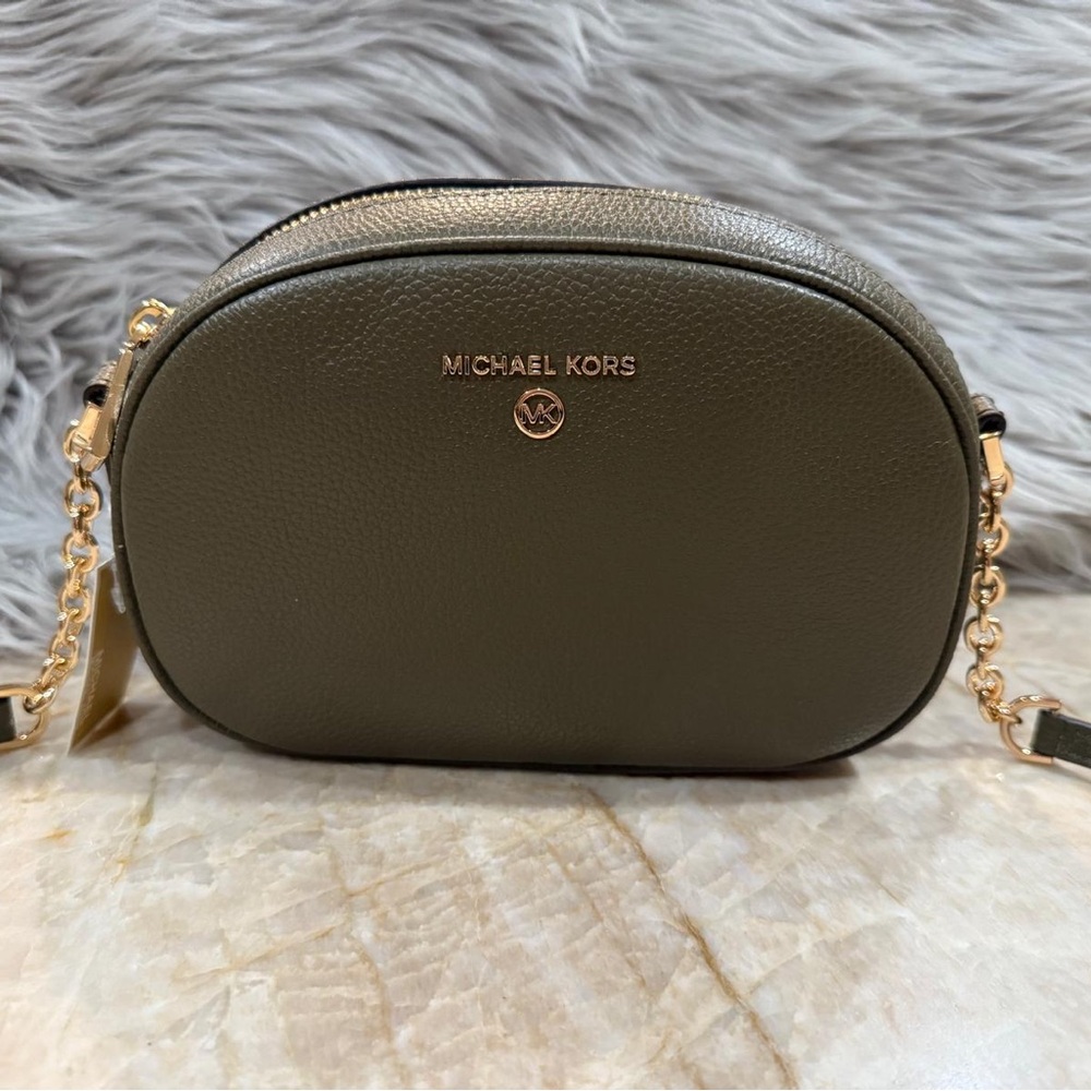 Michael Kors Jet Set Charm Small Pebbled
Leather Crossbody Bag. New with Tag